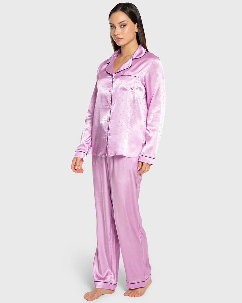 ايسلا اند ايفي طقم بيجامة ساتان للاسترخاء طوال اليوم من آيلا وإيفي